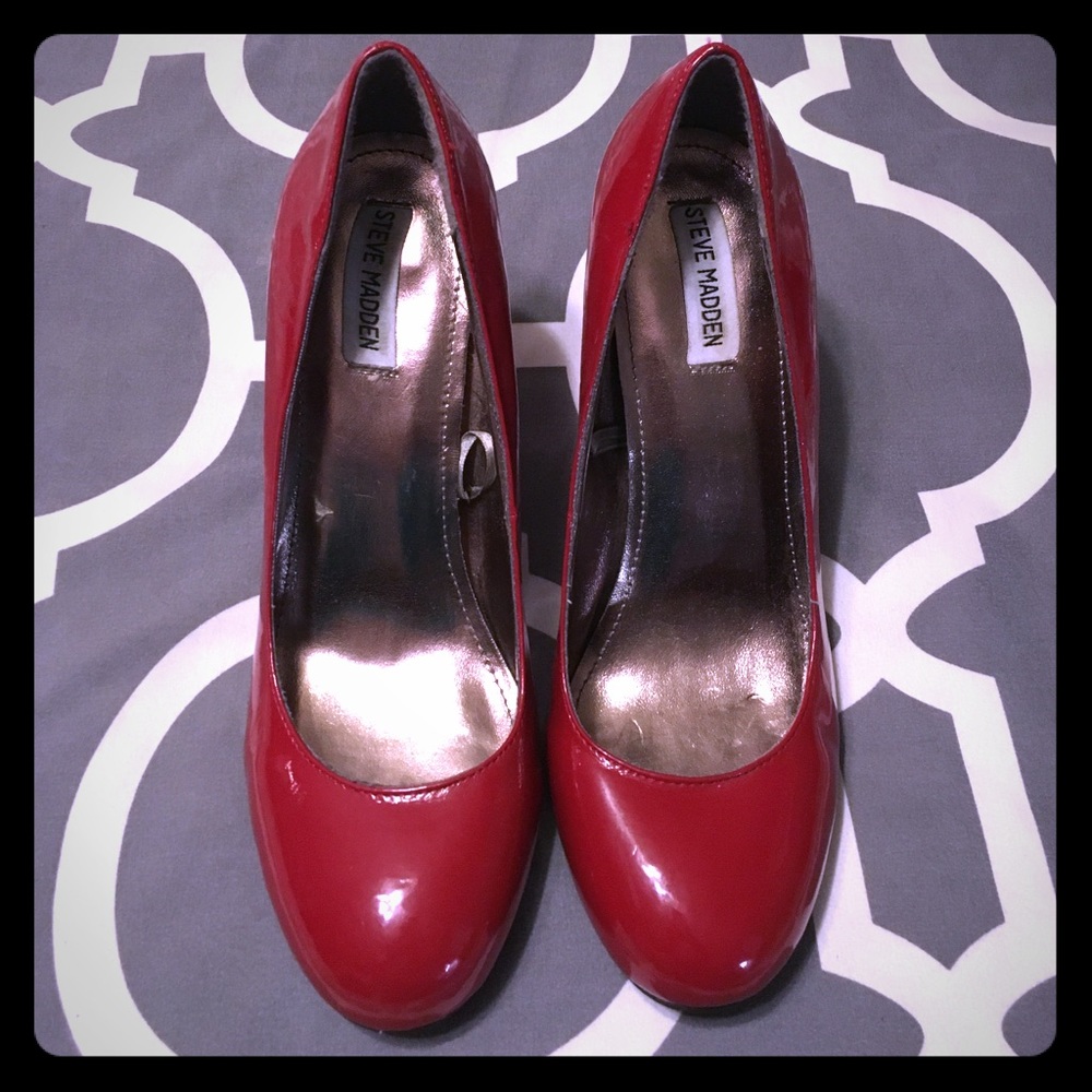 Steve Madden Red Paten Leather Pumps