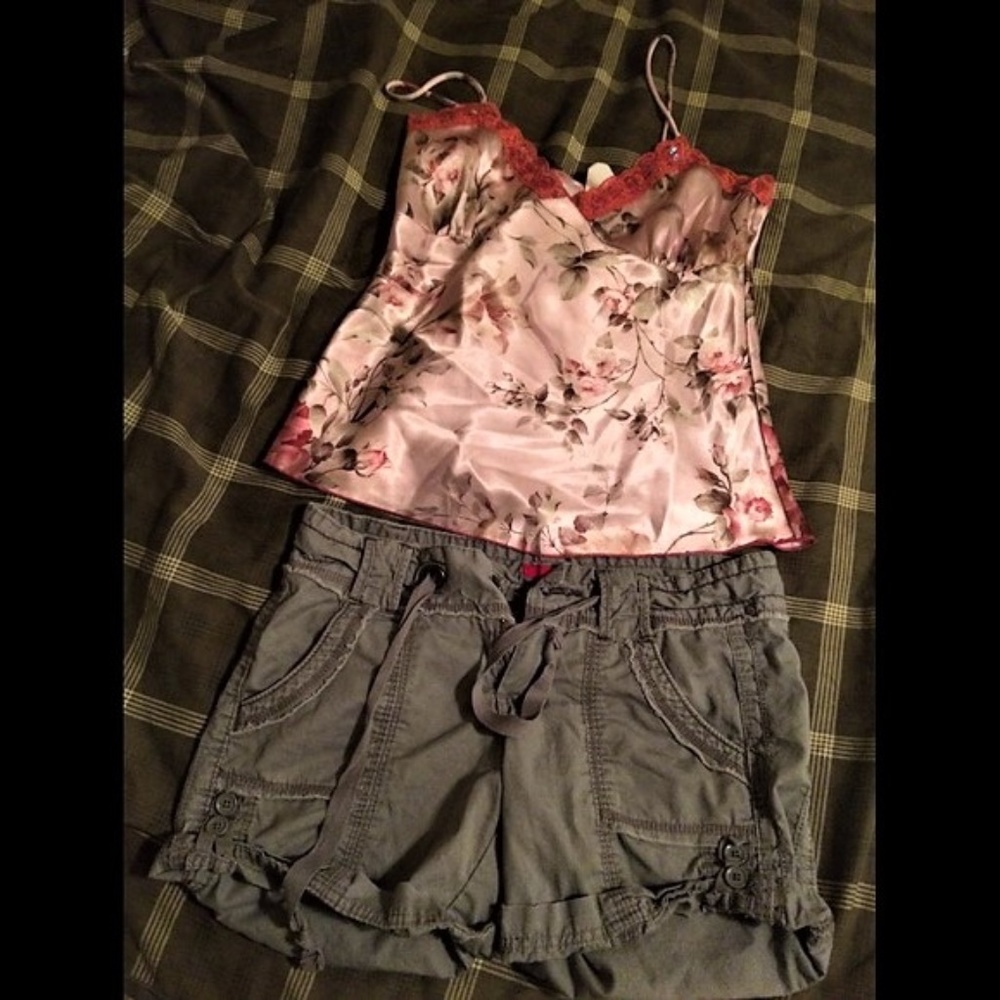 SILKY*FLORAL*TOP-SIZE:SM~UNIONBAY*SHORTS-SIZE:3