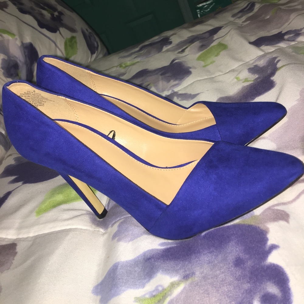 🚨🚨Royal blue Suede Heels 👠 😍😍💙💙