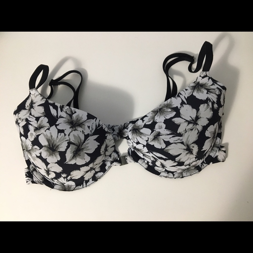 Gilly Hicks lightly lined demi bikini top
