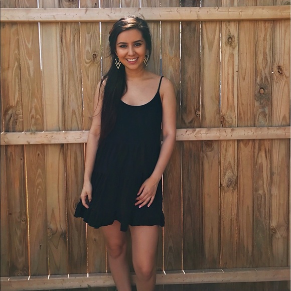 Cute black dress - Picture 1 of 3