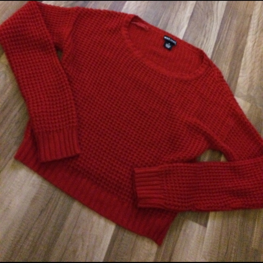 Sweater. Cropped