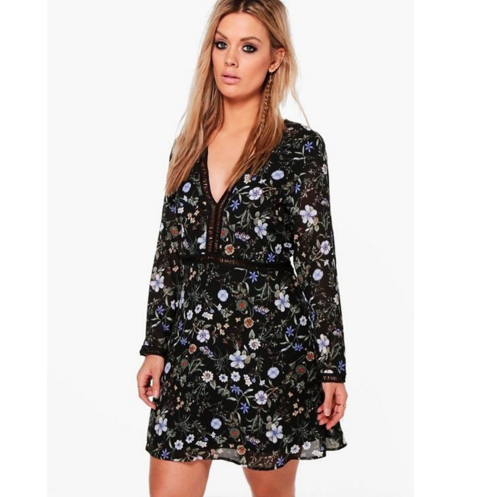 **Never worn- Plus Floral Plunge Dress