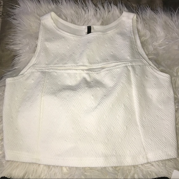 White crop top - Picture 2 of 3