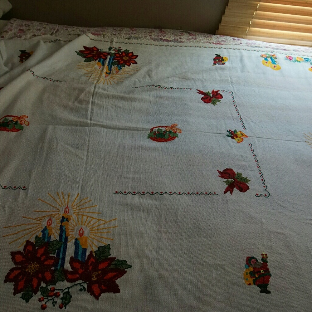 HANDMADE TABLECLOTH CHRISTMAS MOTIVES 6 SEATS