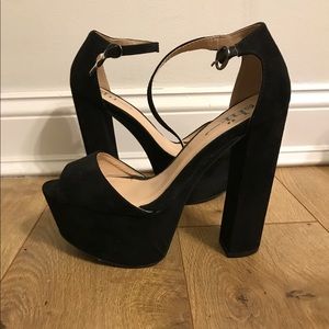 Women's strappy black heel from Shi by JOURNEYS