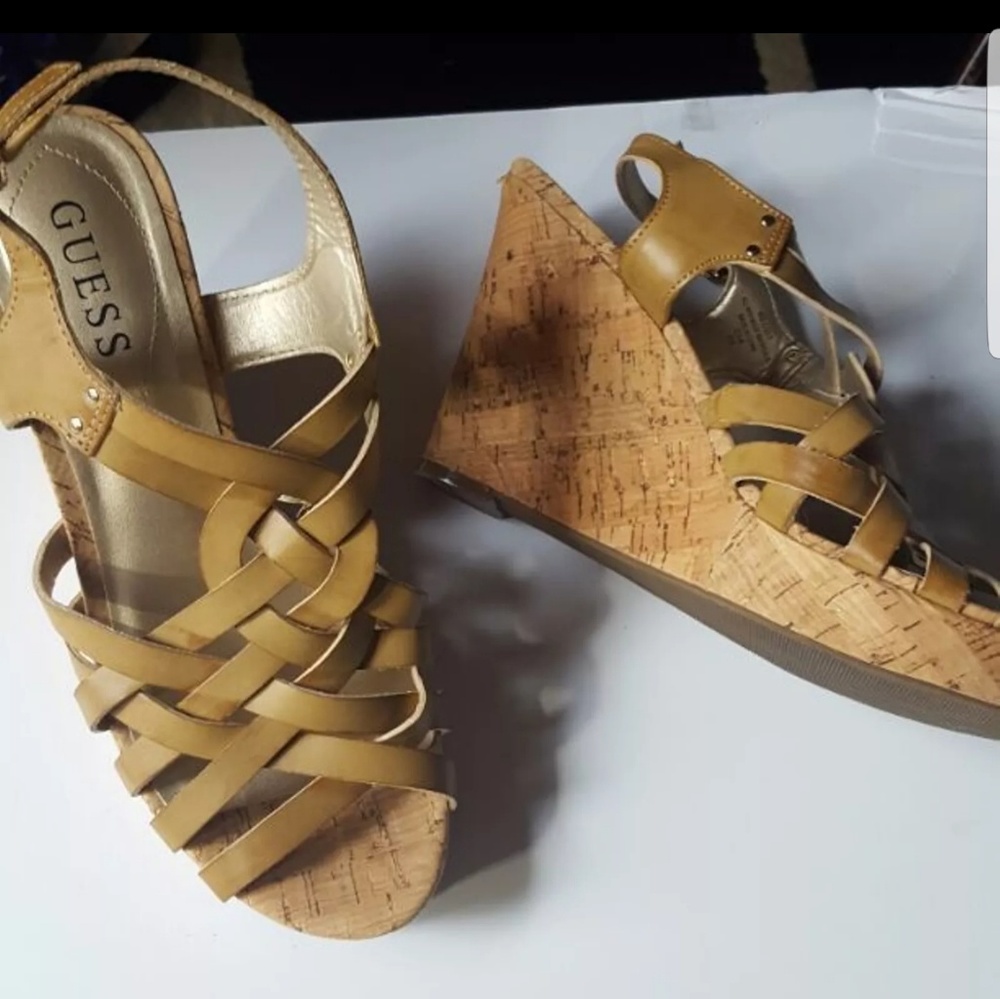 8.5 Guess platform leather sandles tan