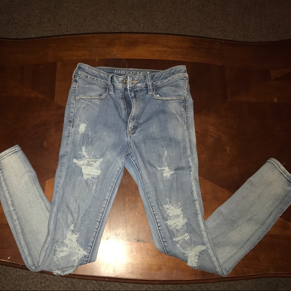 American Eagle High Rise ripped jeans!