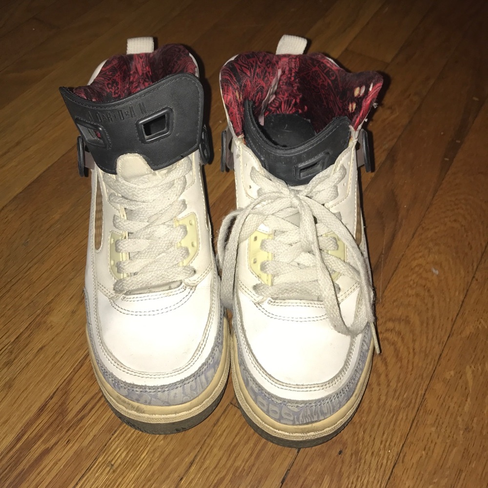 Used Jordan's size 7Y