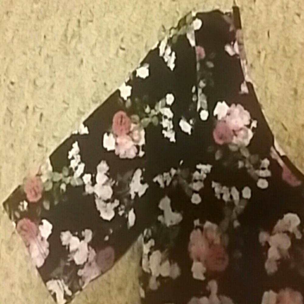Floral Top - Picture 2 of 2