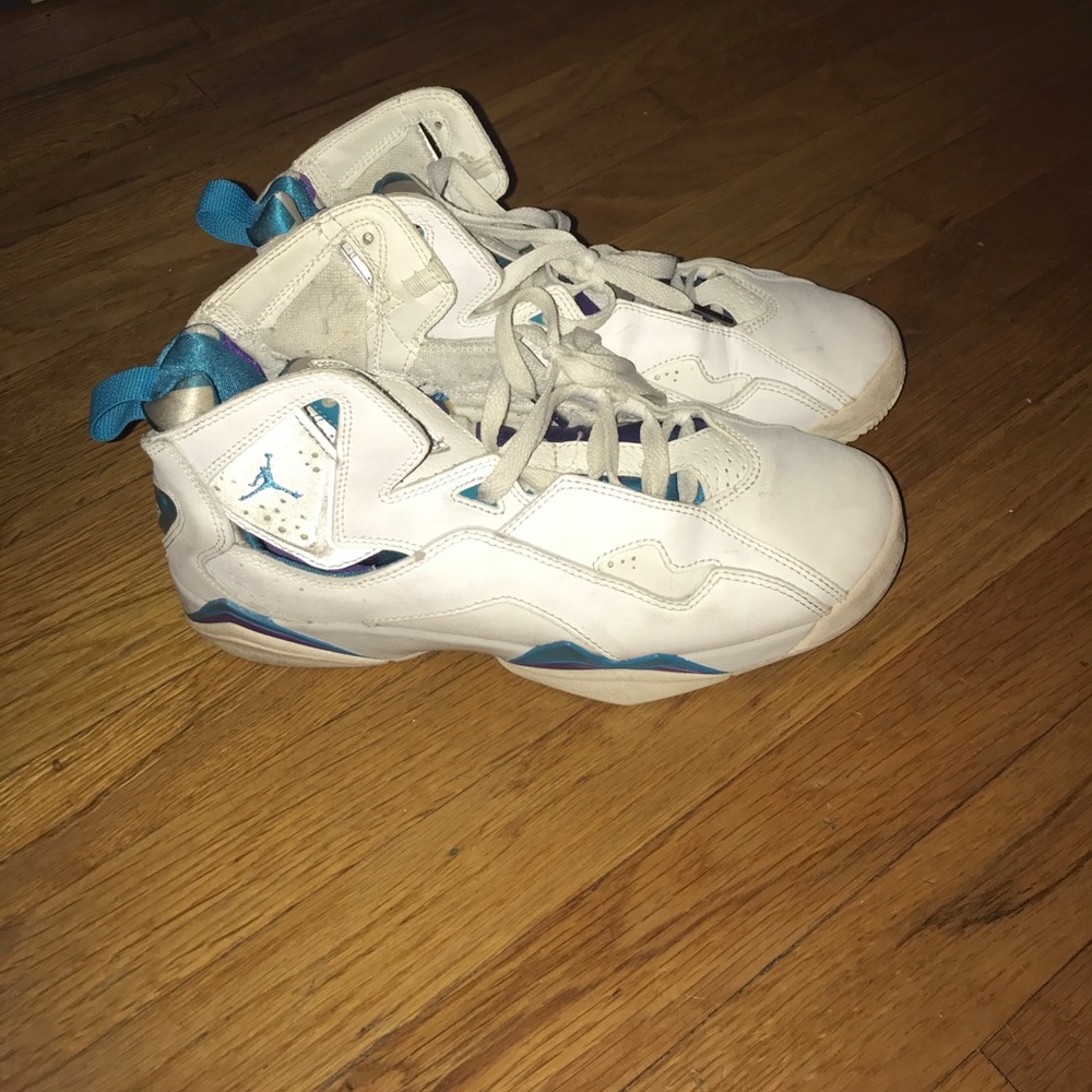 Used Jordan's size 7Y