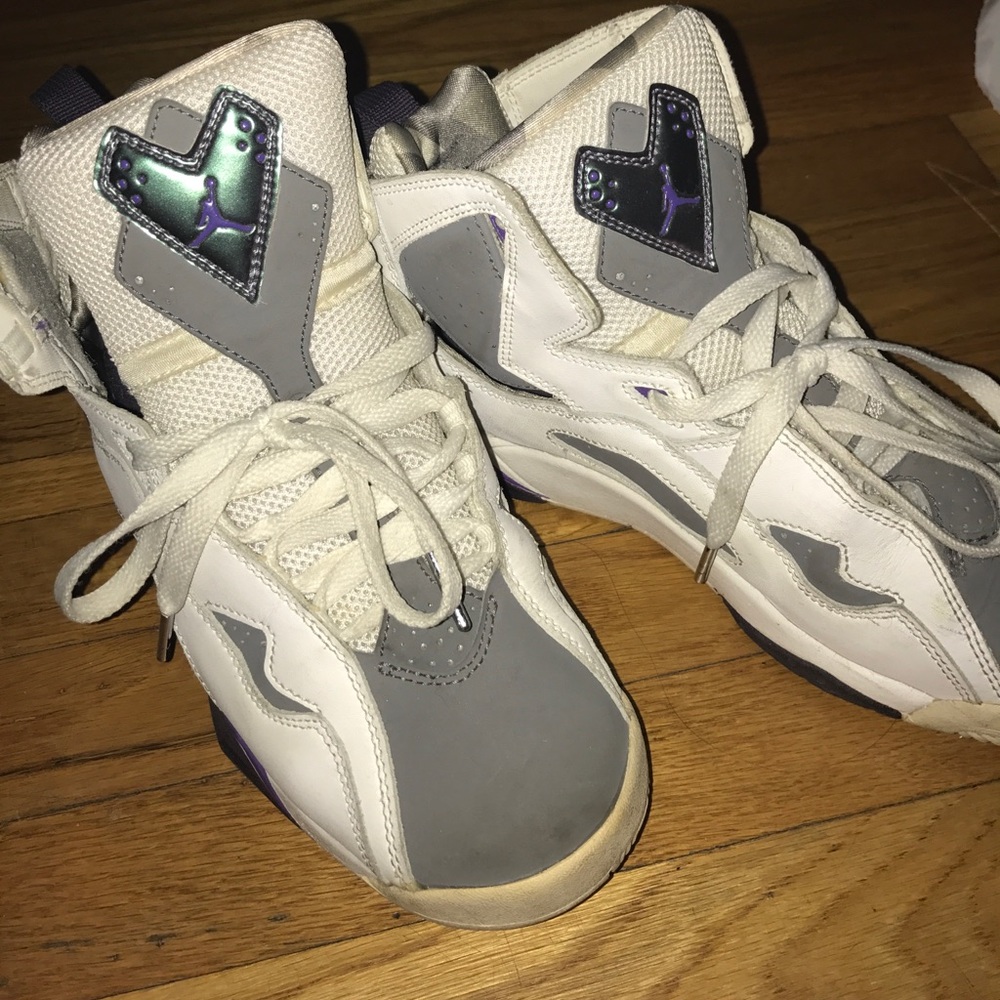 Used Jordan's size 6.5Y