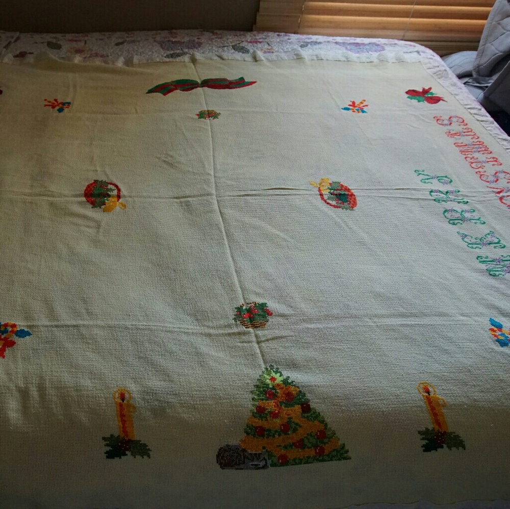 HANDMADE TABLECLOTH CHRISTMAS 4 SEATS NEW