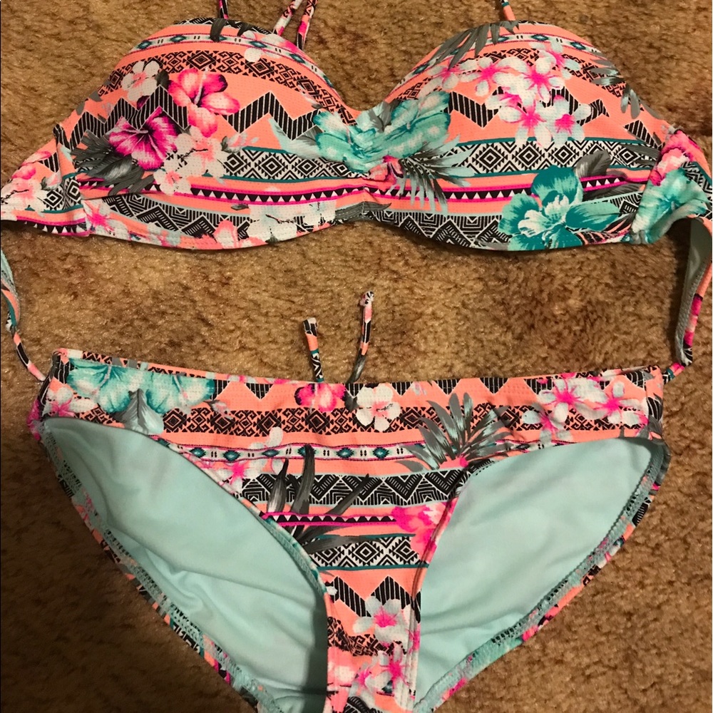Cute bikini fits 34c-32D