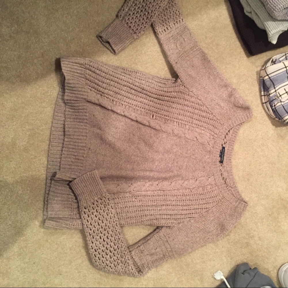AMERICAN EAGLE SWEATER
