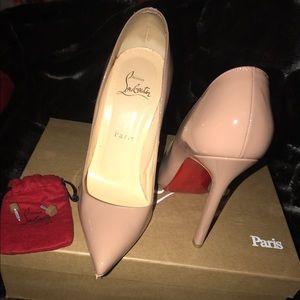Nude Pigalle pump
