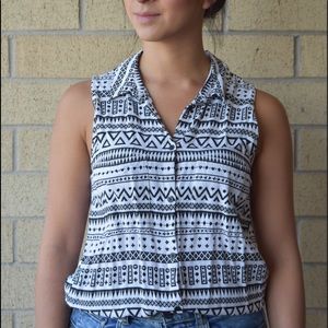 Black and white geometrical pattern top