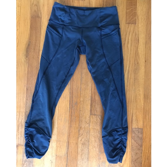 lululemon athletica Pants - lululemon athletica cropped navy blue leggings