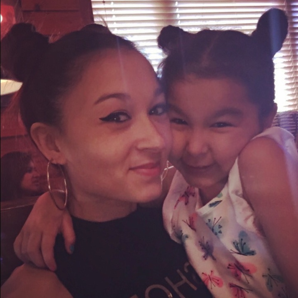 Meet your Poshers, Randi & Aarilynn! 👯 - Picture 3 of 3