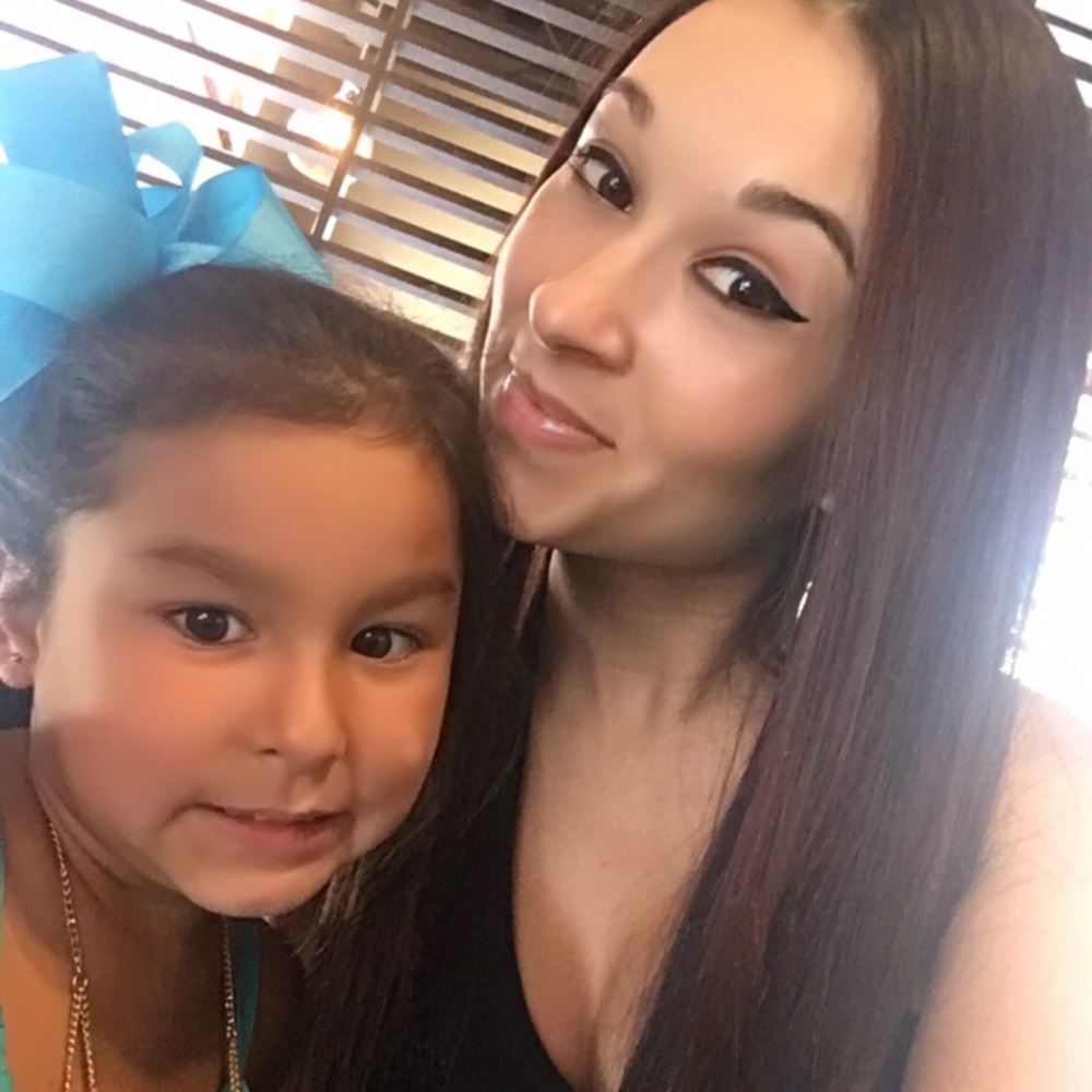 Meet your Poshers, Randi & Aarilynn! 👯 - Picture 2 of 3