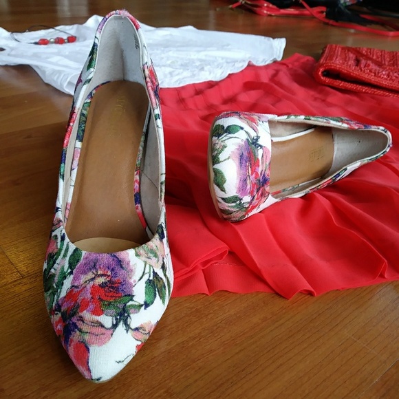 Seychelle Floral Print Heels - Picture 1 of 4