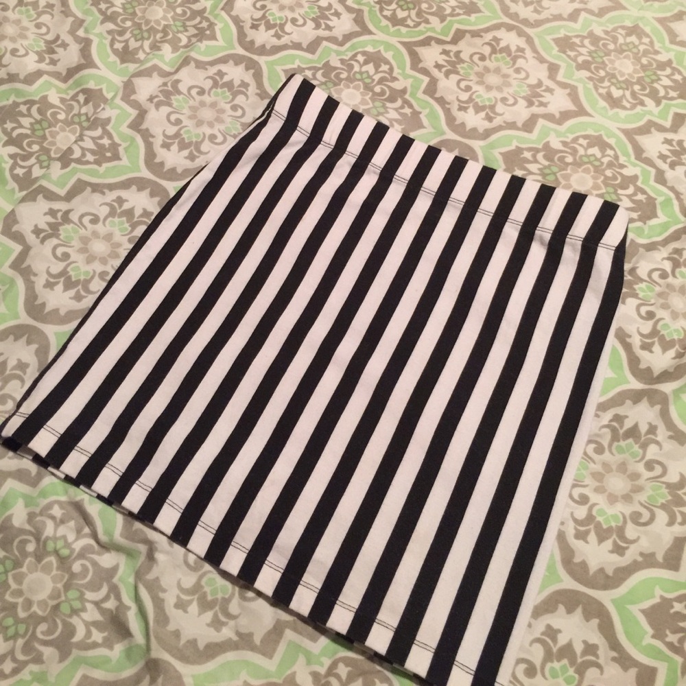 Black & white stripped skirt