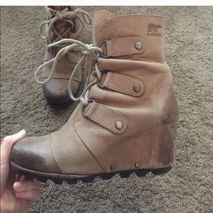 Used Sorel Joan of Arc wedges