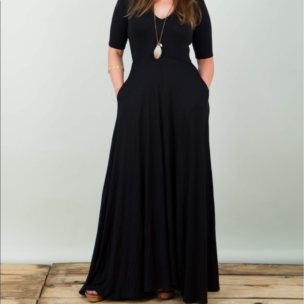 NWT Agnes & Dora Austen Dress, in Black