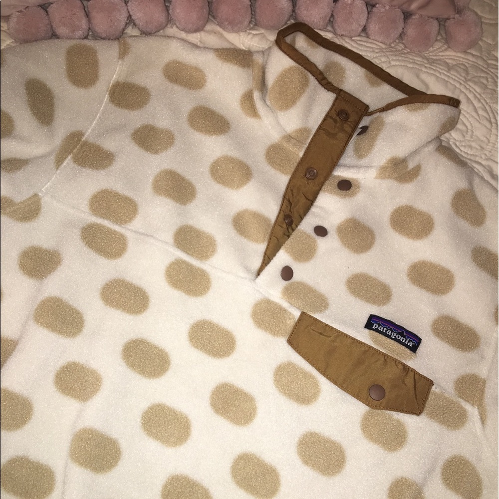 🌄 Patagonia NWOT Tan Polkadot Snap-T Pullover!!🌄