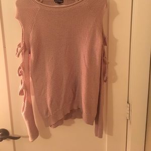 Express light print arm slit knitted sweater