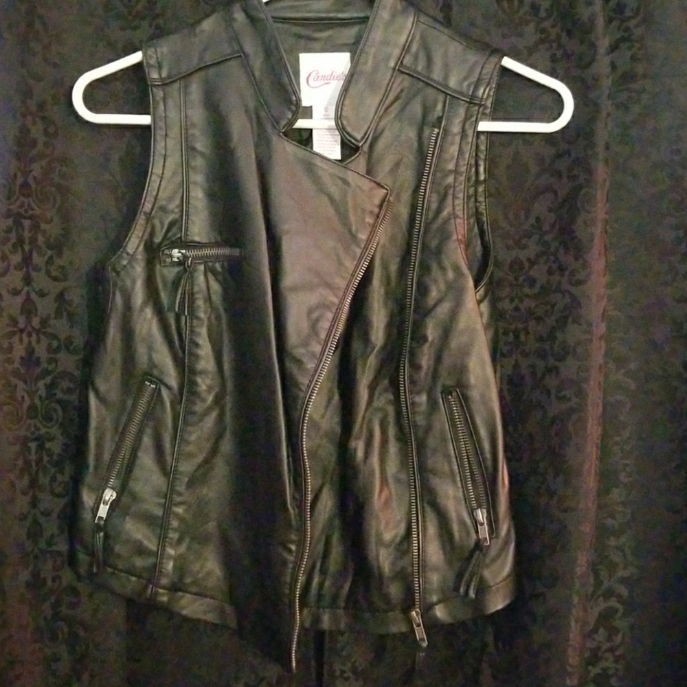 Faux leather vest with asymetrical zipper