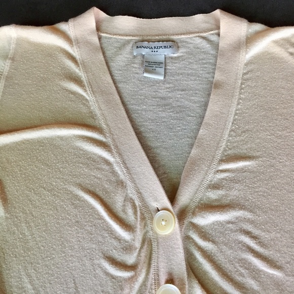 SOLD!! Banana Republic beige cropped cardigan - Picture 2 of 3
