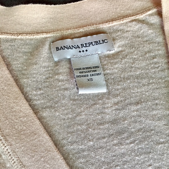 SOLD!! Banana Republic beige cropped cardigan - Picture 3 of 3