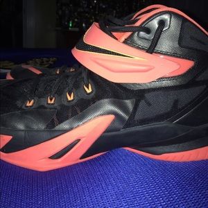 Nike-Zoom LeBron Soldiers