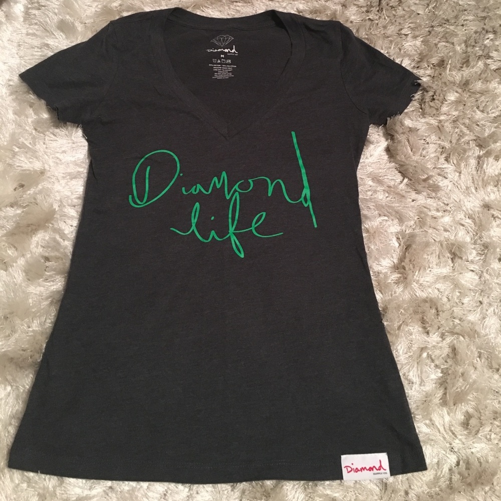 Diamond Supply Co. v neck