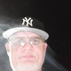 Meet your Posher, Dennis