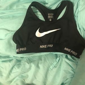 Medium Nike pro sports bra