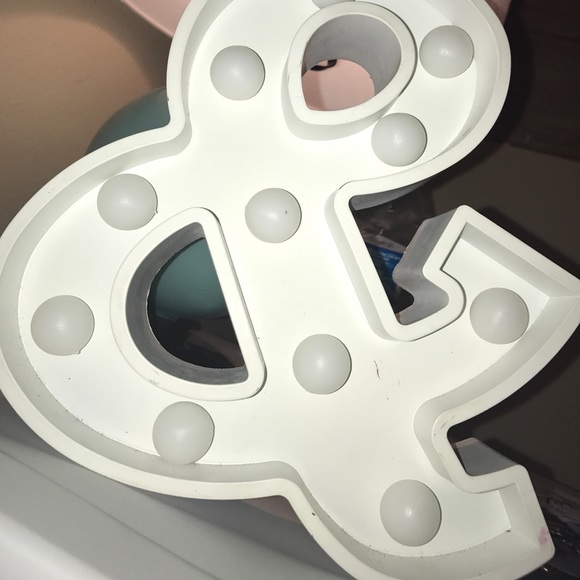 (&) light - Picture 2 of 3