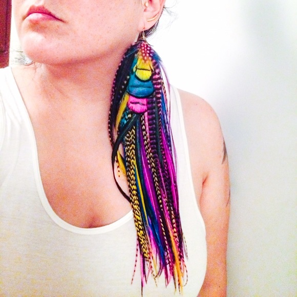 STUNNING SINGLE FEATHER  EARRING! - Picture 2 of 6