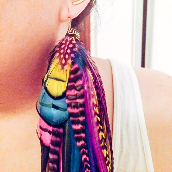 STUNNING SINGLE FEATHER  EARRING! - Picture 3 of 6