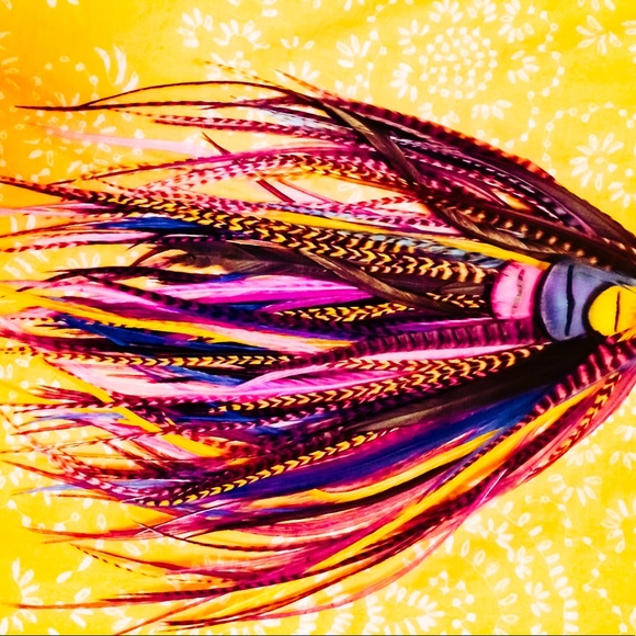 STUNNING SINGLE FEATHER  EARRING! - Picture 6 of 6