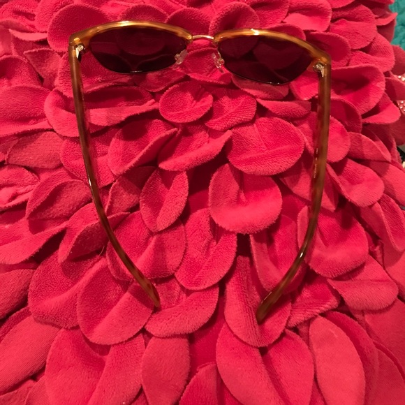 Isaac Mizrahi NY Sunnies. Exellent used condition - Picture 5 of 6