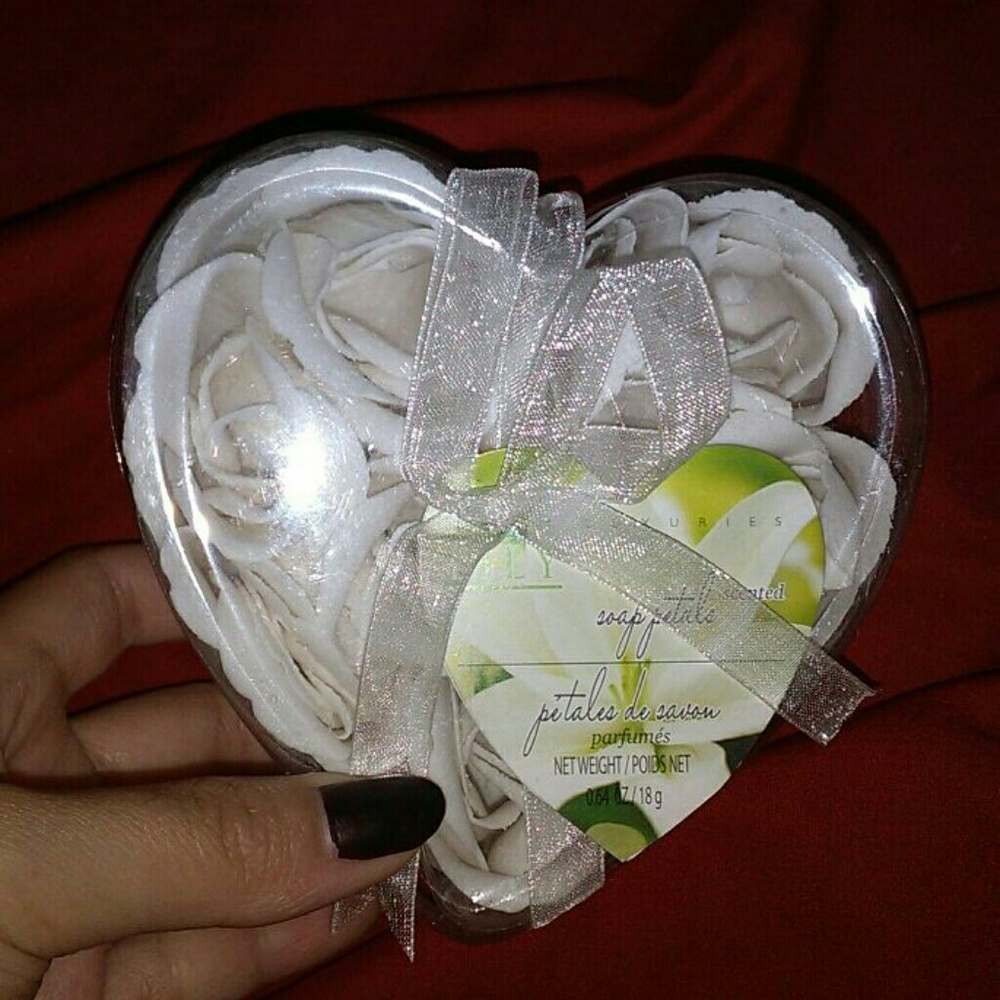 Soap Petals Scented by Lily NWOT