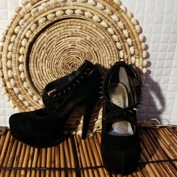 Shoes - Picture 2 of 4