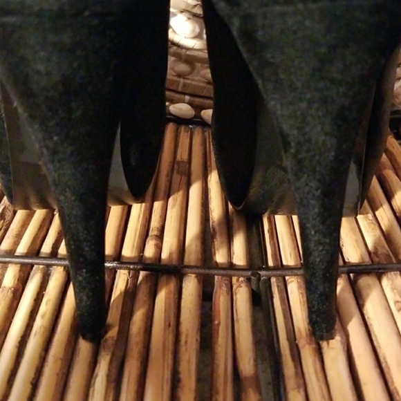 Shoes - Picture 4 of 4