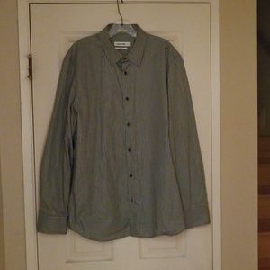 Calvin Klein modern fit Large button down shirt.