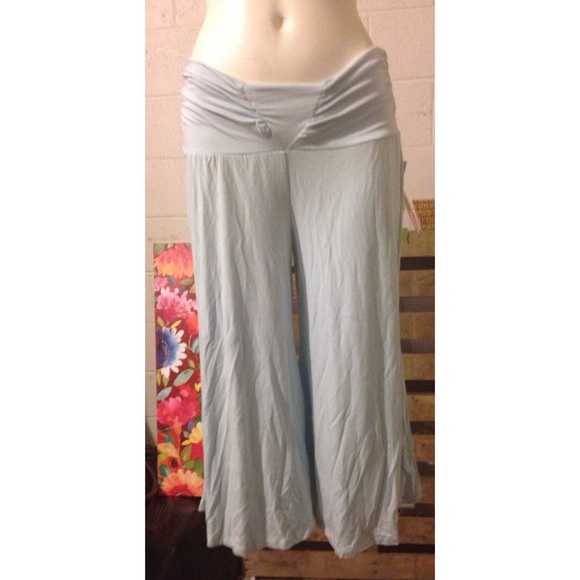 All Dolled Up light Blue Capris-New with tags - Picture 2 of 3