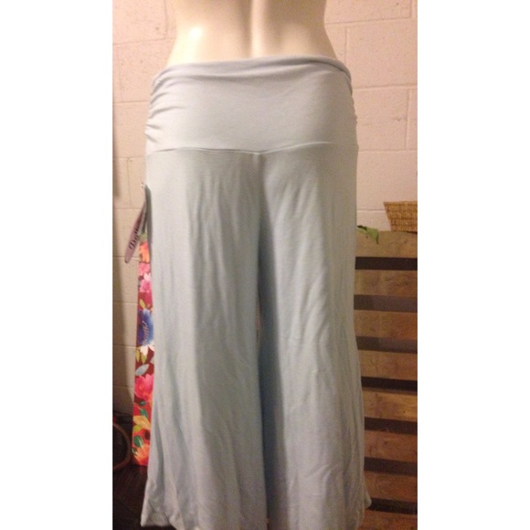 All Dolled Up light Blue Capris-New with tags - Picture 3 of 3
