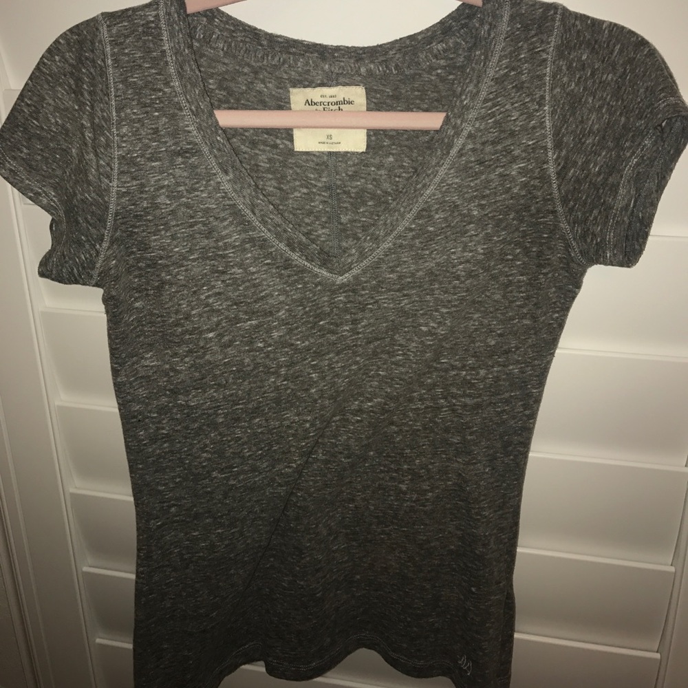 Heather gray abercrombie & fitch v-neck