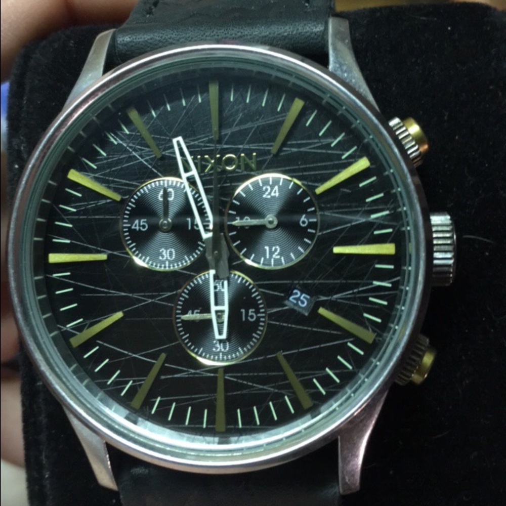 Nixon Sentry Chrono Leather Black/Brass. NWT.